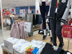 -优衣库(昆明七彩METOWN购物中心店)