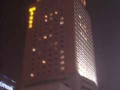 粤海酒店夜景-粤海酒店-旋转餐厅