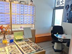 -天空之镜眼镜店蔡司依视路配镜授权零售店(望京颐堤港店)