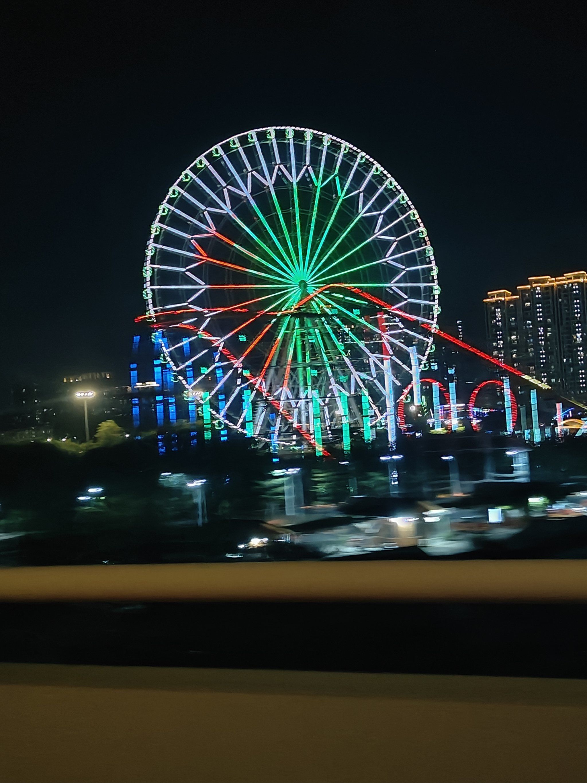 天天领红包汕头夜晚的摩天轮,应该是在儿