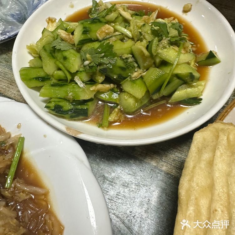 辣子鸡的饼比辣子鸡好吃