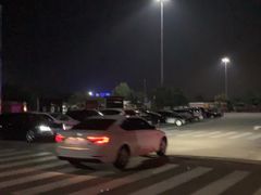 -平望服务区·停车场