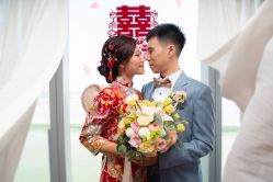 -现代经典婚纱摄影