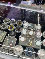 -灵彩珠宝(朗香街店)