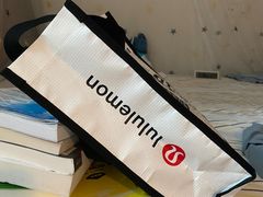 -lululemon(上海浦东IFC店)