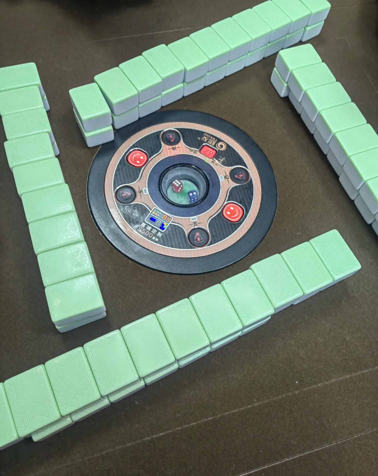 新年麻将局,把把胡牌超上头