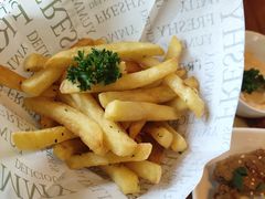 -Chom Cafe and Restaurant