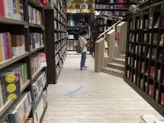 -钟书阁(群光广场店)