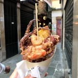 从佛罗伦萨坐火车去威尼斯，经过一座很长的海上大桥抵达