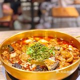80、90后来到这家店里，肯定很有感觉，有点年头
