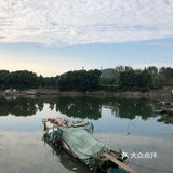 下午三点多，码头上的人很多