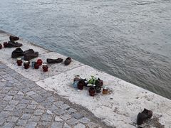 -多瑙河畔鞋履雕塑