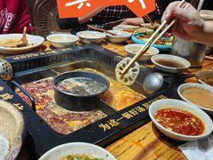 -老牌坊云南鱼豆花火锅(爱建店)