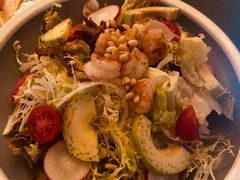 牛油果大虾沙拉-JUKEBOX玖部音乐餐厅(华侨城店)