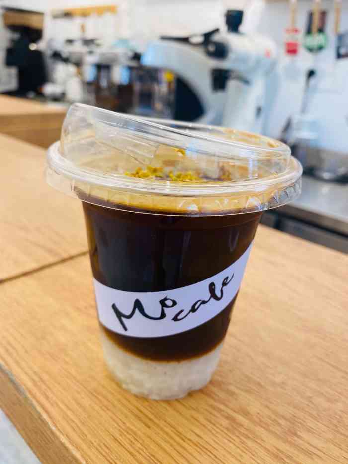 打分 第一次尝到桂花酒酿冰美式～口感挺丰富的～这家咖啡外带的话都