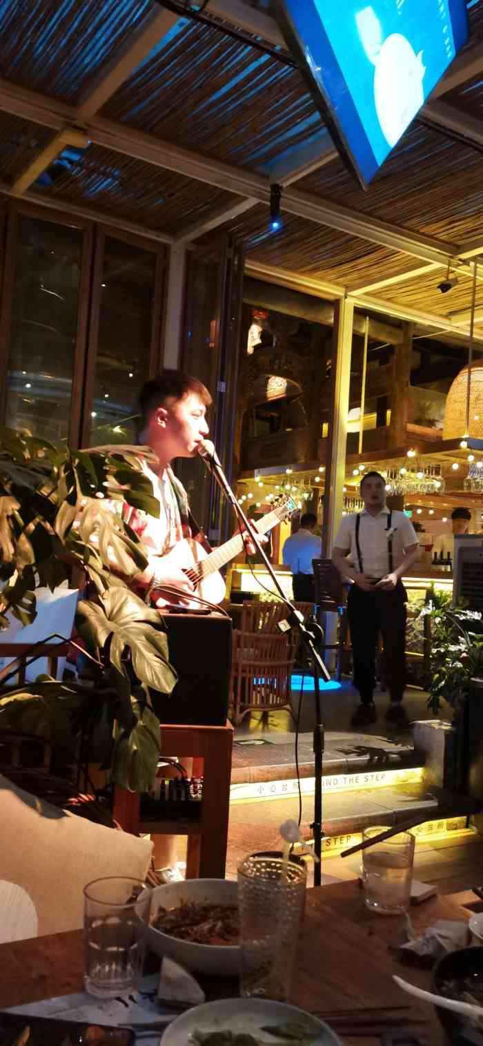 不二·民谣音乐餐酒吧(高新店)-"认识这家店的一个小哥哥 每次来都要