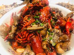 酱爆龙虾-霄汉牛三鲜湖北砂锅菜(万松园2店)