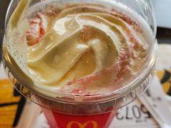 草莓麦炫酷-麦当劳(红旗路店)