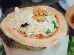椰子饭-卷心菜和避孕套餐厅(Pattaya)