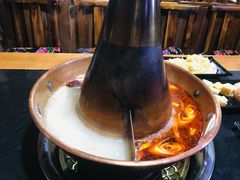 -果松木炭酸菜铜火锅·外婆参鸡汤