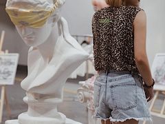 -上海跨国采购会展中心