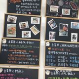 我被这鲜艳夺目的集美粉带回清迈街头的五味杂陈