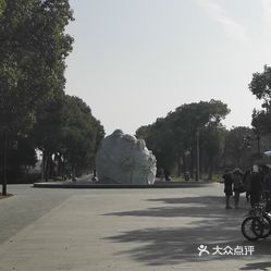 昆山巴城人口多不多_昆山巴城马路夜景