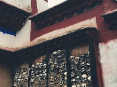 -比如骷髅墙景区