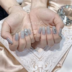 -花岐款式专研健康美甲沙龙