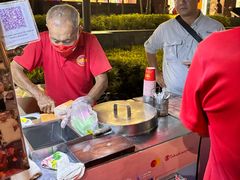 -詹爷爷乌节路街头冰淇淋