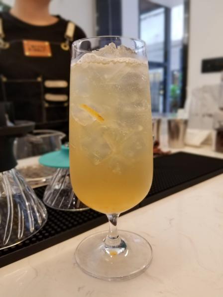 coffee bubble-"今天无聊逛到囍舍这边看到了新开了一家店.