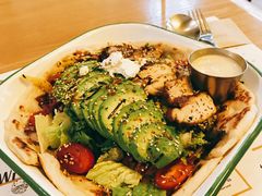 照烧鸡肉配牛油果拉法沙拉-HELLO 27 意面·沙拉·帕尼尼