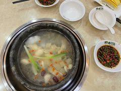 -墨脱石锅椰子鸡•香草鸭•东山羊(大东海店)