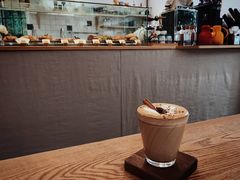 焦糖肉桂拿铁-怪 kafe.