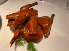 脆皮香烧乳鸽皇-汤城小厨•粤菜•靓汤(金融街店)