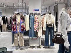 -URBAN REVIVO(欢乐海岸购物中心店)