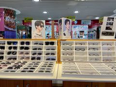 -MiRi眼镜连锁·蔡司·尼康控优点合作店(莘庄店)