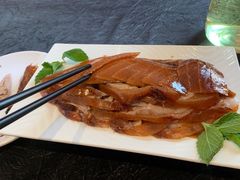 酥香嫩果木烤鸭-正德楼果木烤鸭·渔家菜(东港店)