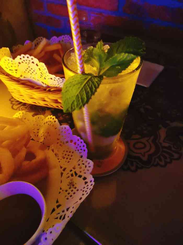 homeless现场酒吧(大学路店)