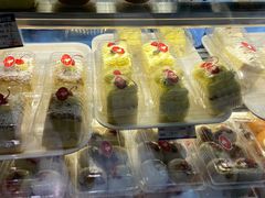 -白玉兰食品甜凤店(合生汇店)