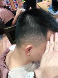 -首脑美发沙龙