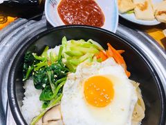 传统石锅拌饭-唯成•韩国炭火烤肉 유성고기