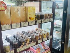 -红宝石·鲜奶小方·海派西点房(金杨店)