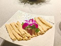 -左庭右院鲜牛肉火锅黑金店(陆家嘴中心店)