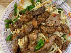 -歹歹的加个面过油肉拌面