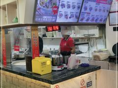 -熊大师牛羊粉(红谷凯旋店)