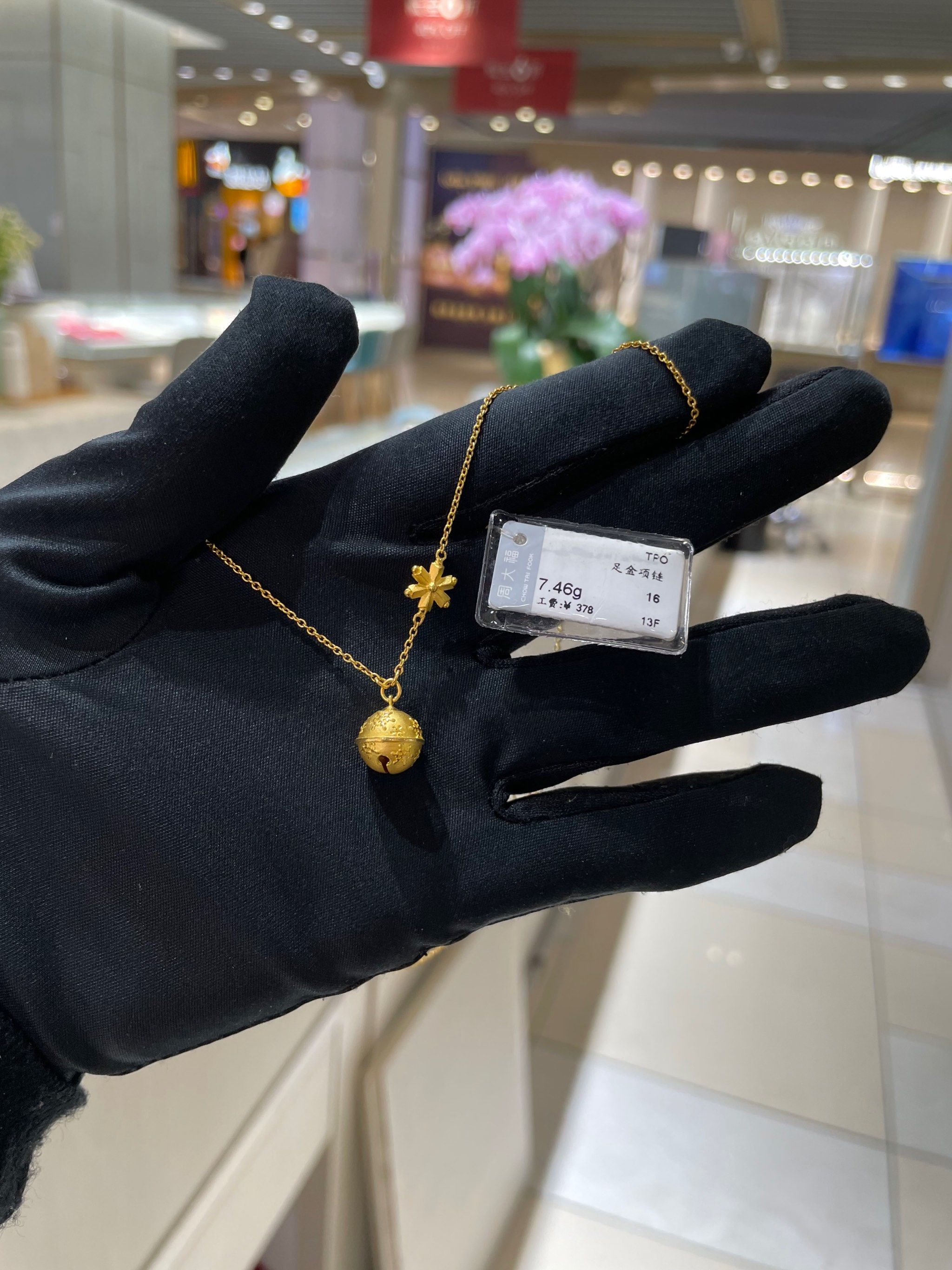 周大福雪花铃铛项链