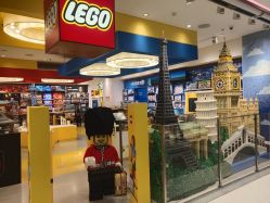-乐高品牌旗舰店(人民广场店)