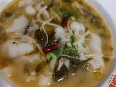 老坛酸菜鱼饭-南城香·饭香串香馄饨香(赵公口店)