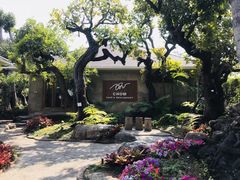 -Chom Cafe and Restaurant